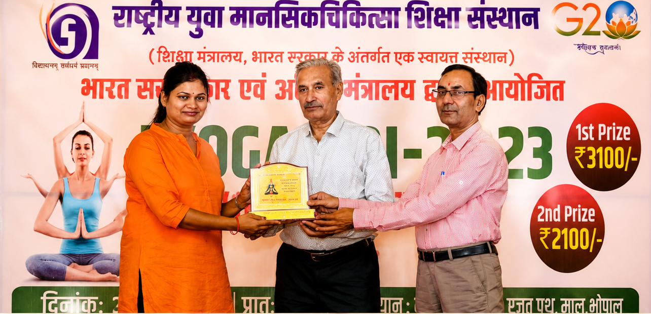 Kirti Jyoti receiving Yoga award
